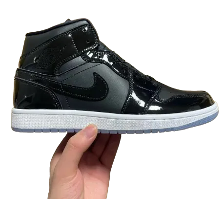 Adidași Jordan 1 Mid