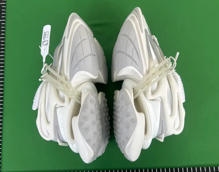Adidași Balmain Unicorns