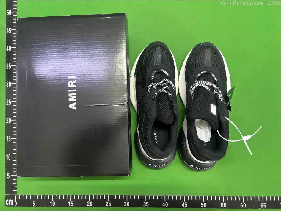 Adidași Amiri