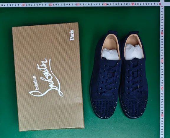 Adidași Louboutin