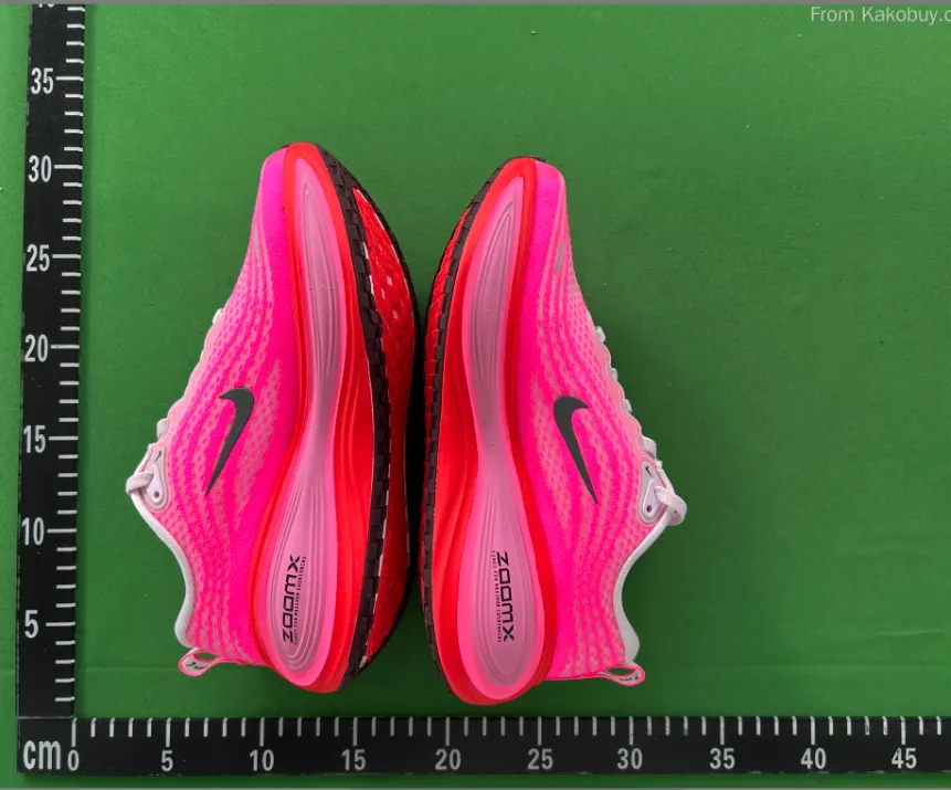 Adidași Nike Vomero Plus