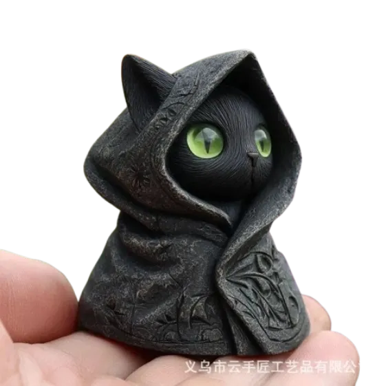 Figurină Mysterious Hooded Cat
